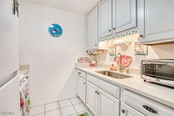 $289,000 | 601 Periwinkle Way, Unit D7, Sanibel, FL 33957