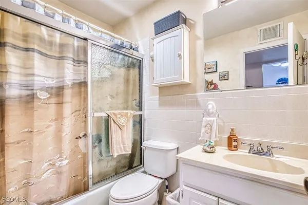 $289,000 | 601 Periwinkle Way, Unit D7, Sanibel, FL 33957