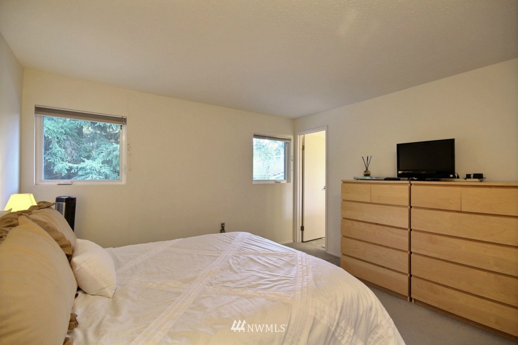15818 Southeast 166th Place Renton, WA 98058 - Photo 11 of 19 Gallery Image 11