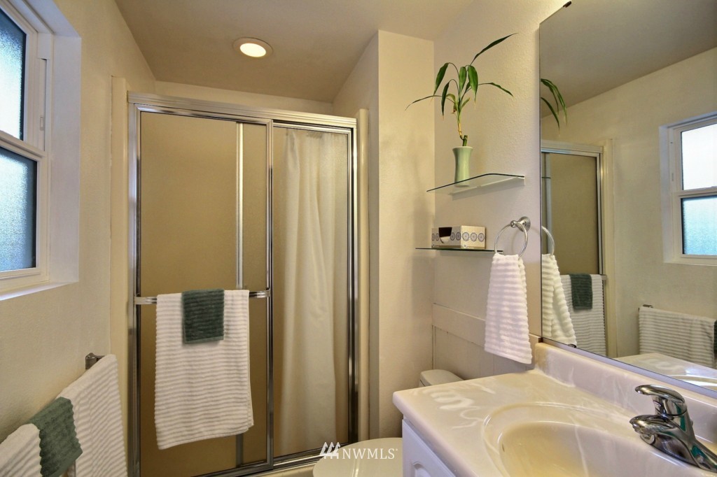 15818 Southeast 166th Place Renton, WA 98058 - Photo 12 of 19 Gallery Image 12