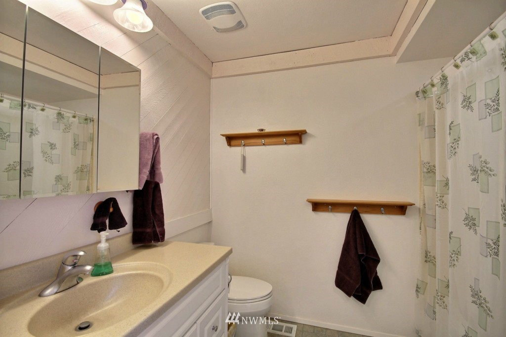 15818 Southeast 166th Place Renton, WA 98058 - Photo 14 of 19 Gallery Image 14