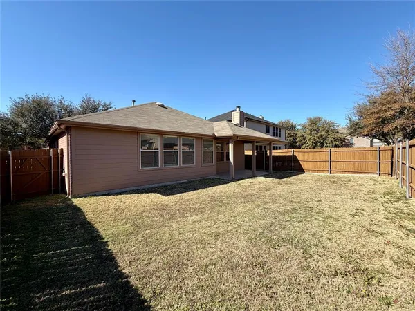 $2,350 | 211 Parakeet Drive, Little Elm, TX 75068