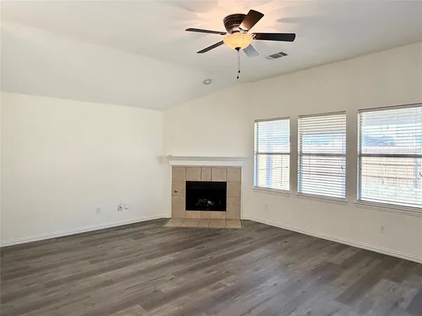 $2,350 | 211 Parakeet Drive, Little Elm, TX 75068