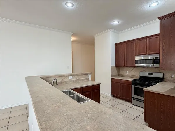 $2,350 | 211 Parakeet Drive, Little Elm, TX 75068