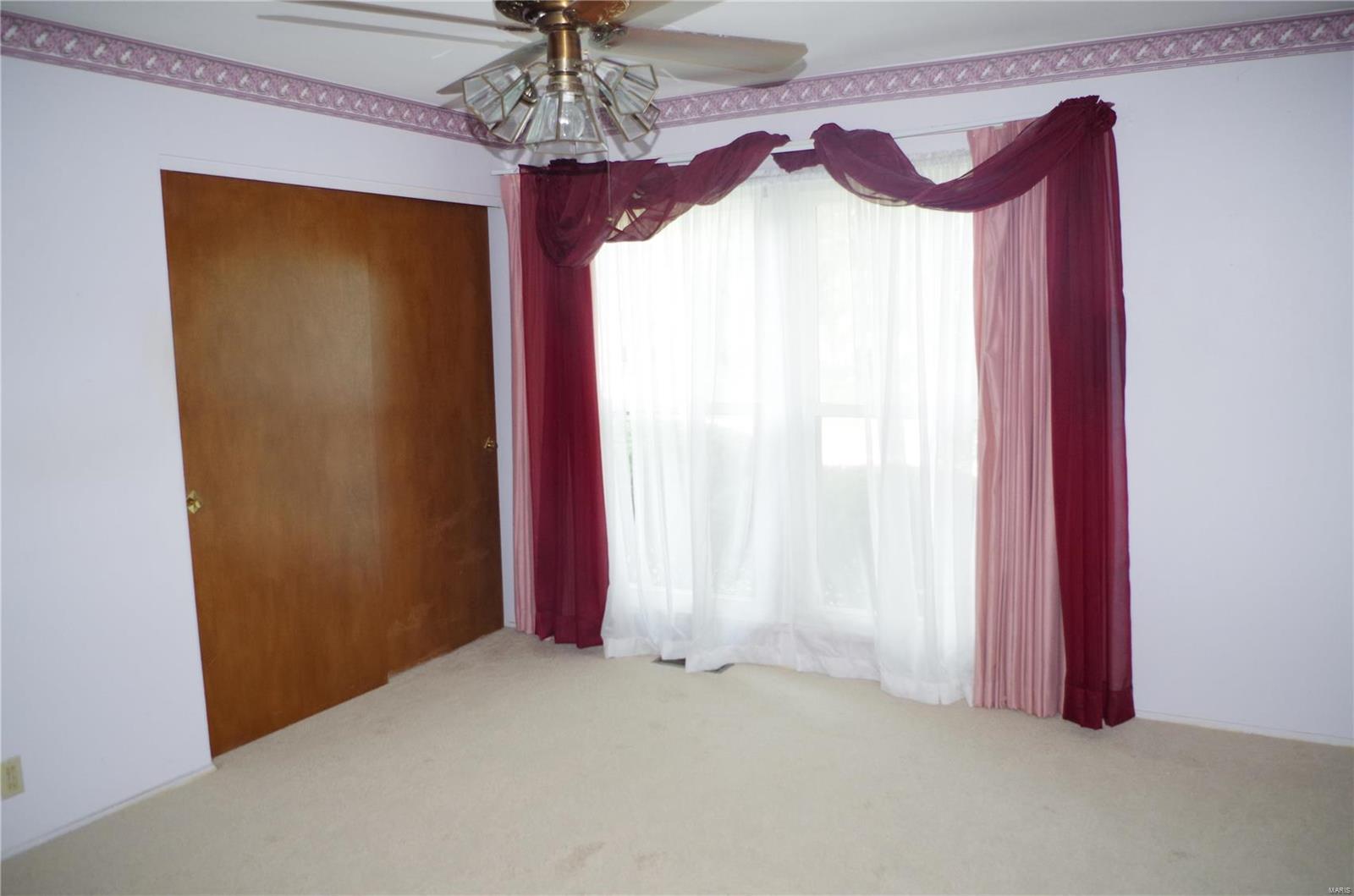 2360 Derhake Road Florissant, MO 63033 - Photo 8 of 21