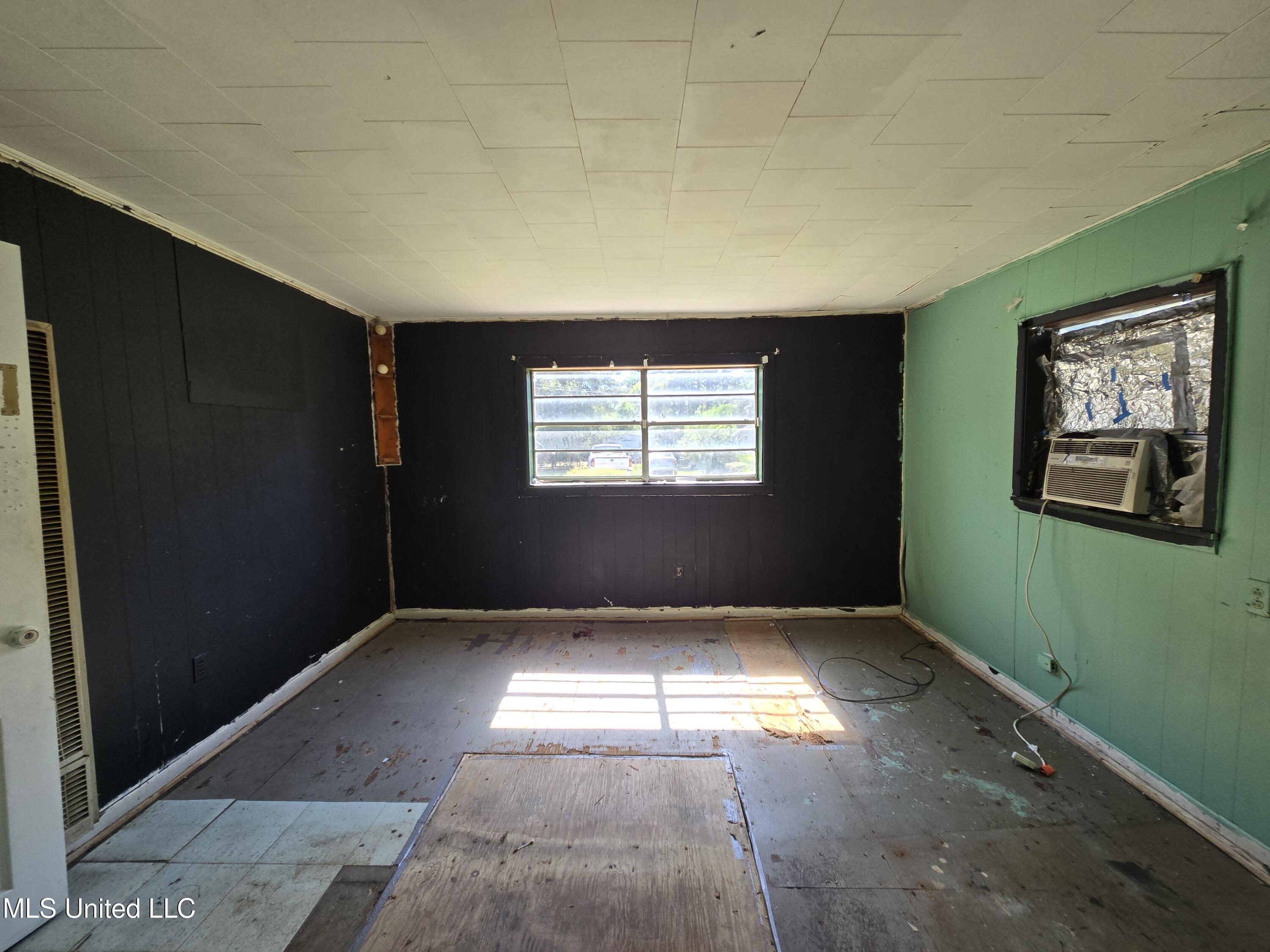 1135 McConkey Street Laurel, MS 39440 - Photo 16 of 30 Bedroom 3 (6)