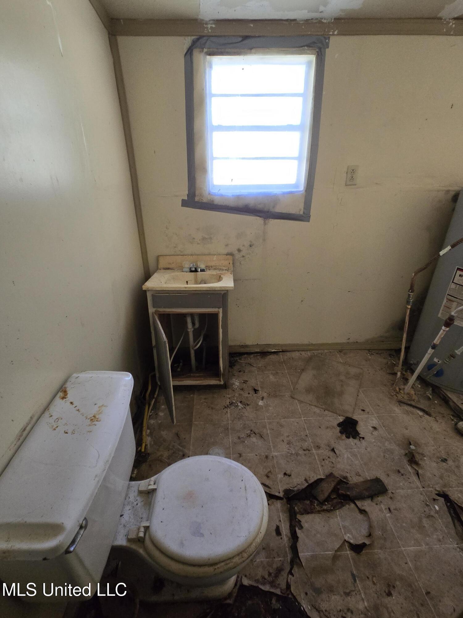 1135 McConkey Street Laurel, MS 39440 - Photo 22 of 30 Bathroom 2 (1)