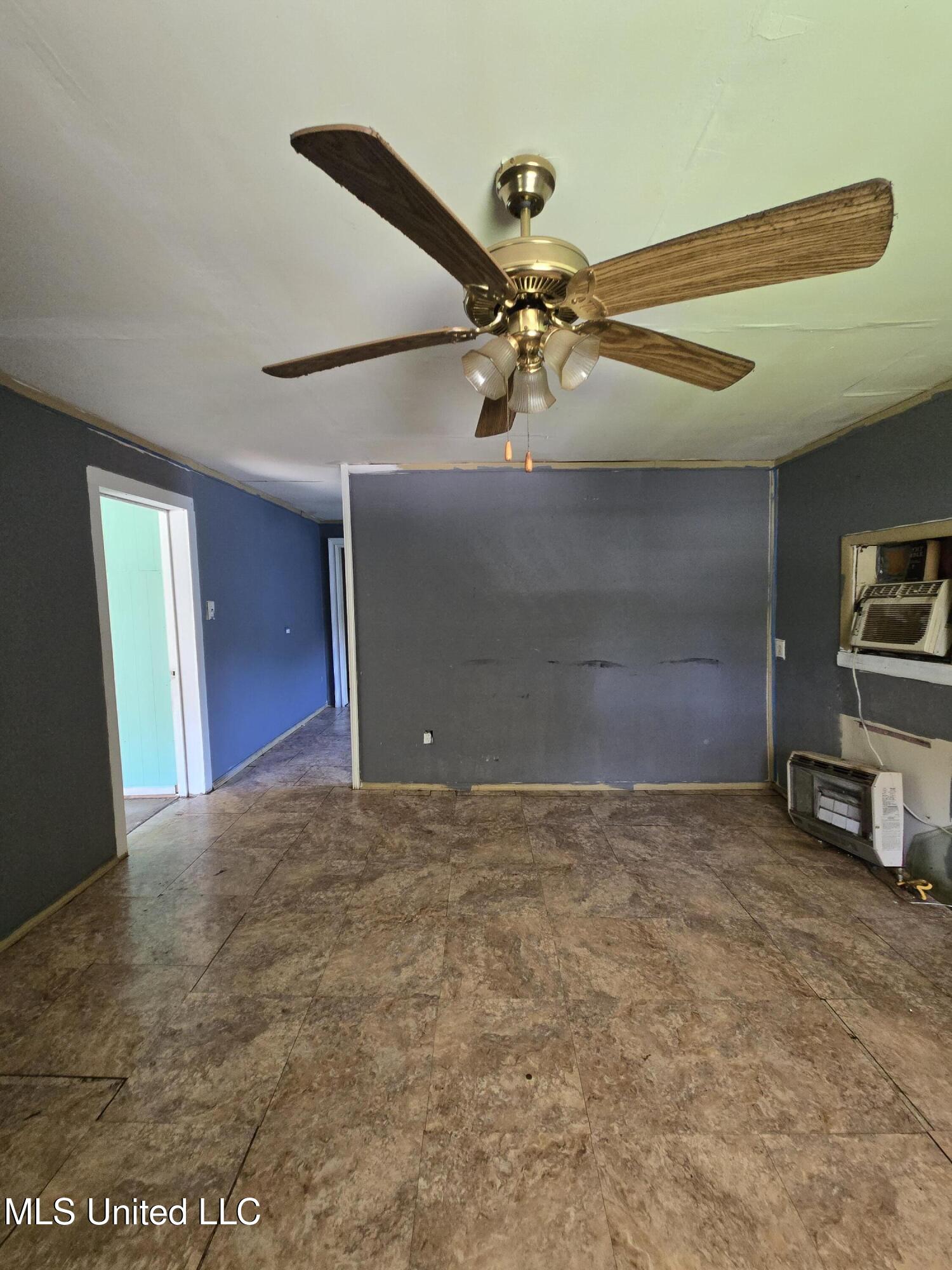 1135 McConkey Street Laurel, MS 39440 - Photo 7 of 30 Living Room (1)