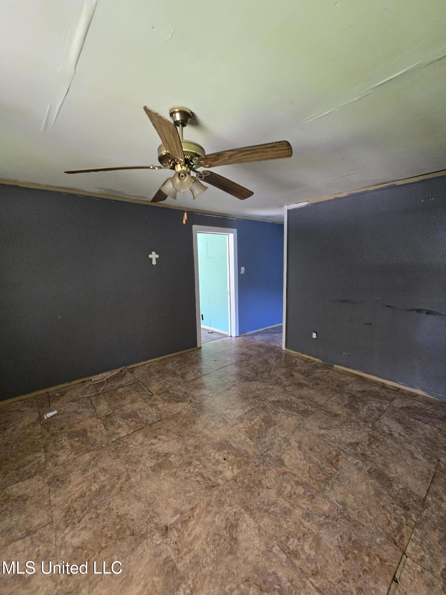 1135 McConkey Street Laurel, MS 39440 - Photo 8 of 30 Living Room (2)