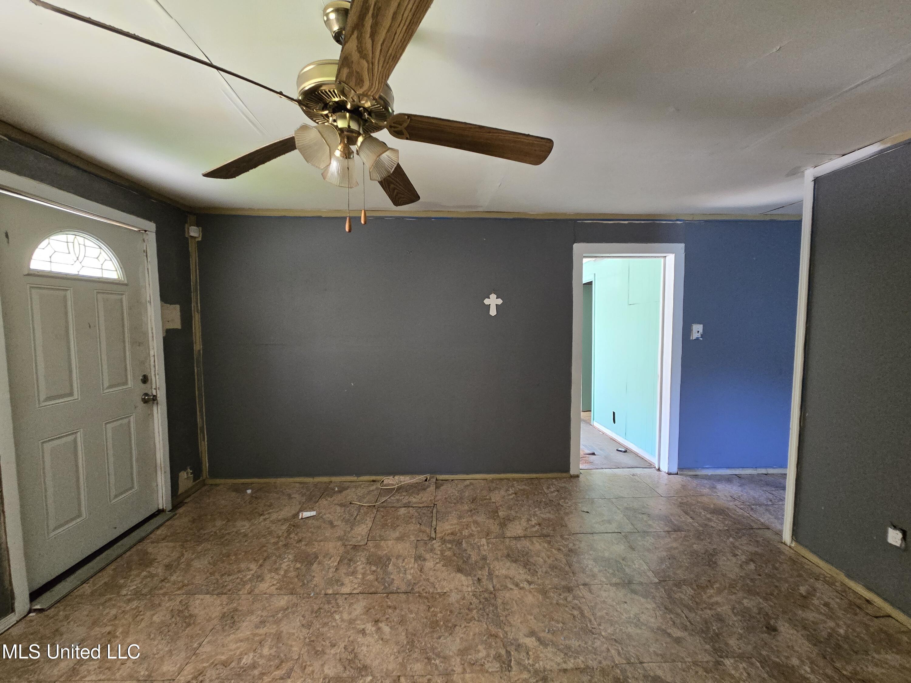 1135 McConkey Street Laurel, MS 39440 - Photo 9 of 30 Living Room (3)