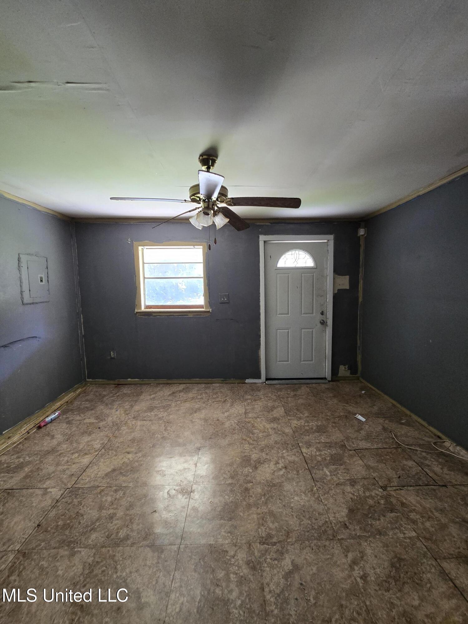 1135 McConkey Street Laurel, MS 39440 - Photo 10 of 30 Living Room (4)