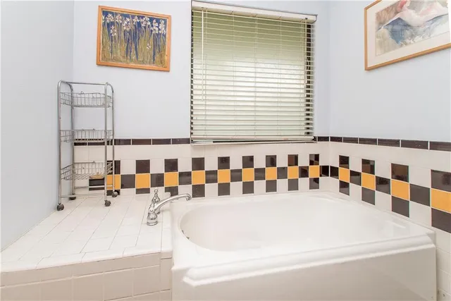 $400,000 | 60006 Highway 434, Lacombe, LA 70445