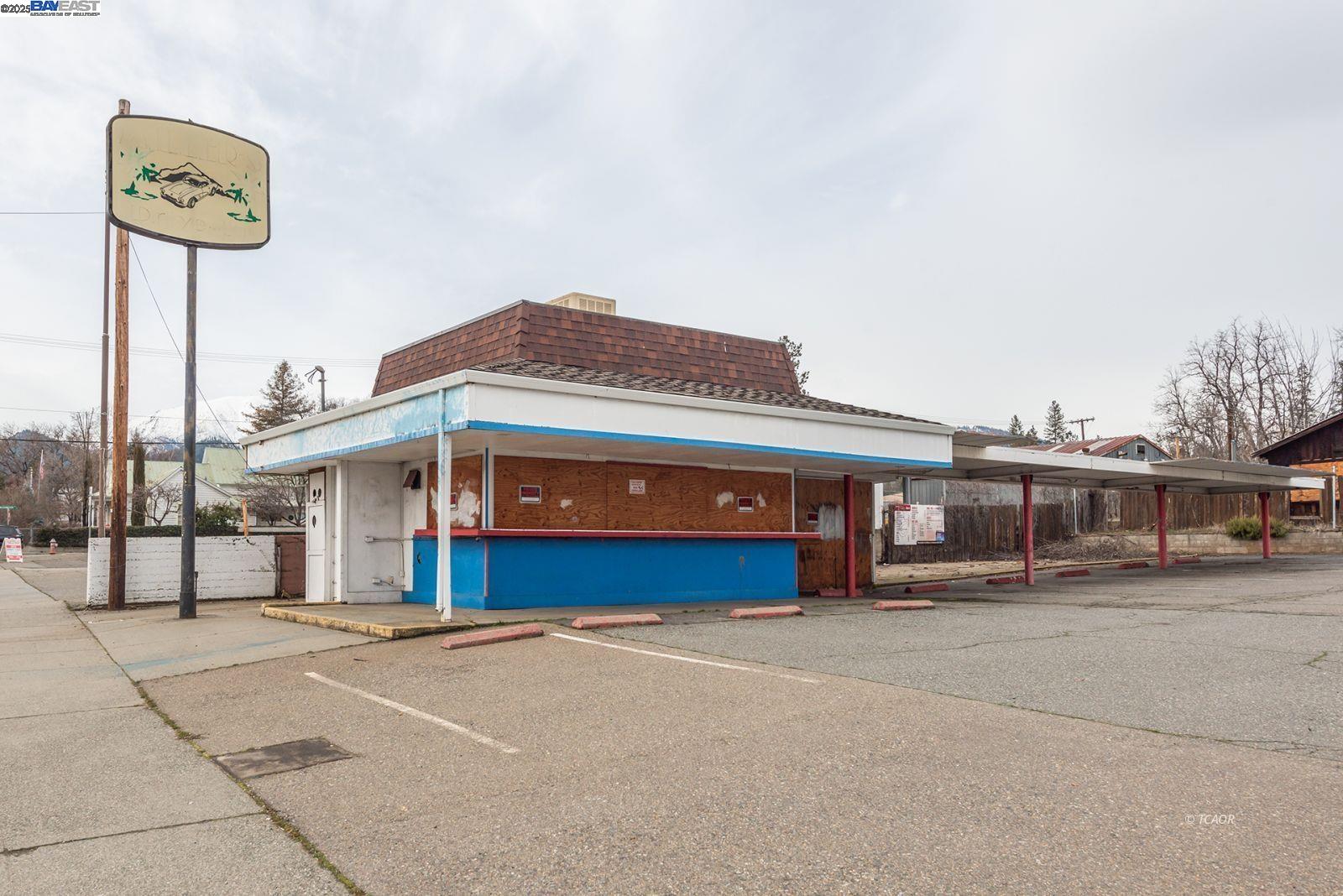 1081 Main Street Weaverville, CA 96093 - Photo 4 of 16 a front view of a house with a garden