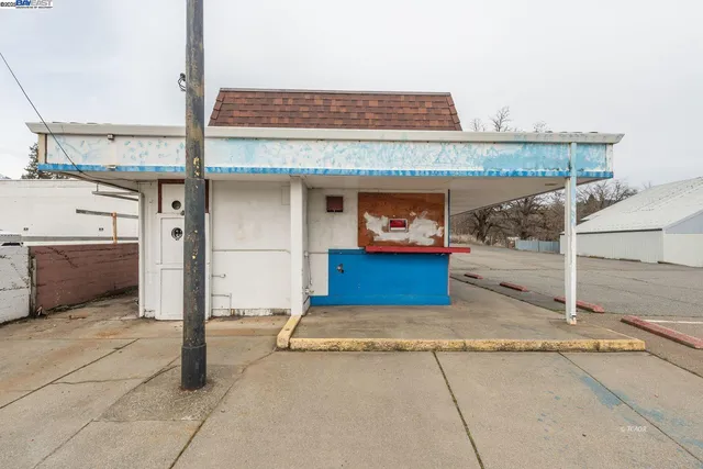 a view of a street with an empty space