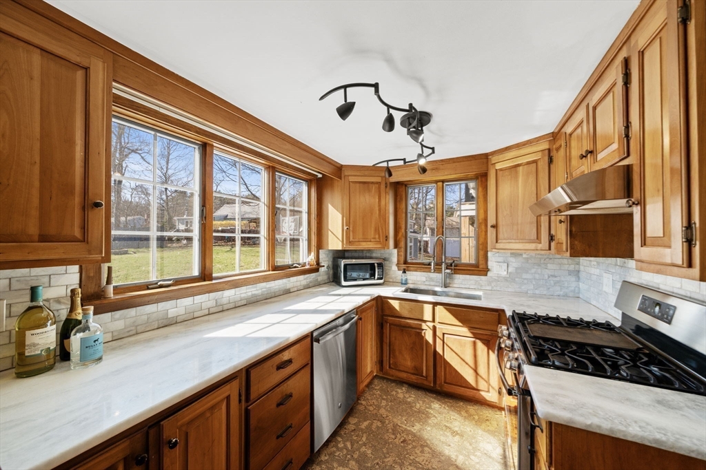 14 Forest Park Road Woburn, MA 01801 - Photo 7 of 34 Gallery Image 7