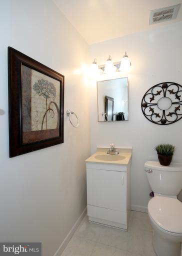 9146 Burke Road Burke, VA 22015 - Photo 11 of 21 Bath