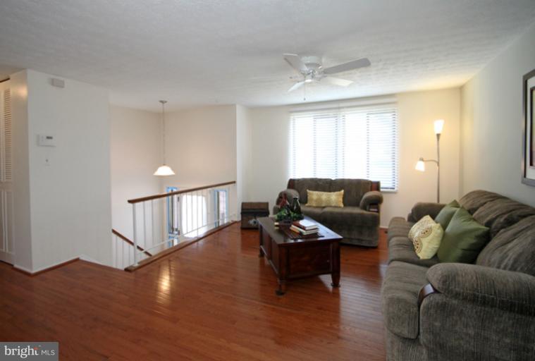 9146 Burke Road Burke, VA 22015 - Photo 12 of 21 Living Room