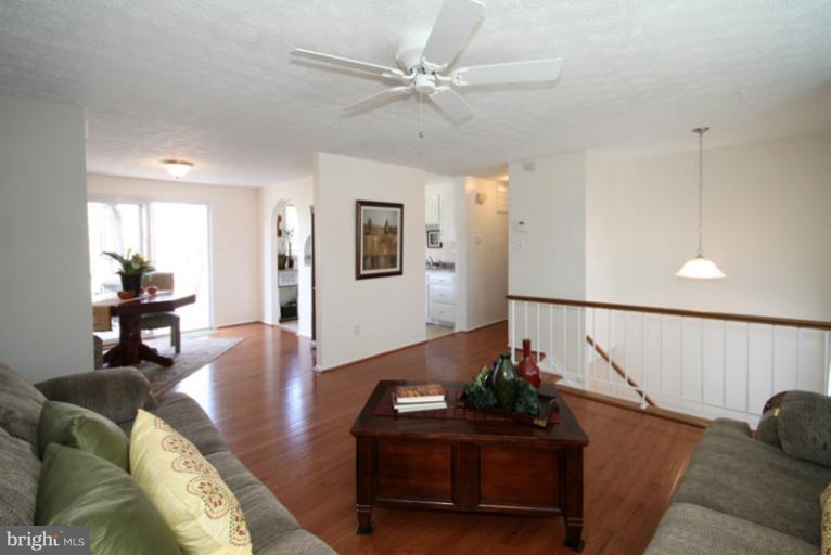 9146 Burke Road Burke, VA 22015 - Photo 13 of 21 Living Room