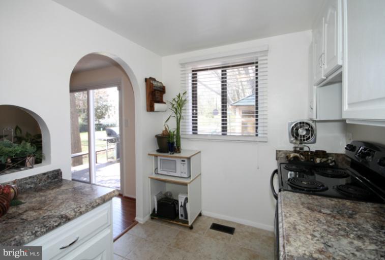 9146 Burke Road Burke, VA 22015 - Photo 20 of 21 Kitchen