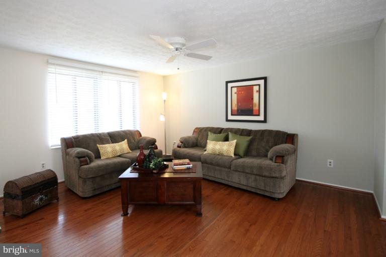 9146 Burke Road Burke, VA 22015 - Photo 9 of 21 Living Room