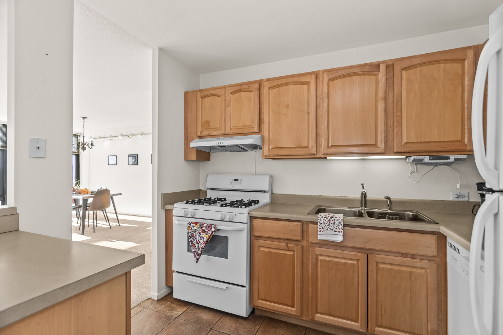 6700 South South Shore Drive, Unit 9D9E Chicago, IL 60649 - Photo 7 of 20 a kitchen with stainless steel appliances granite countertop a sink stove and cabinets