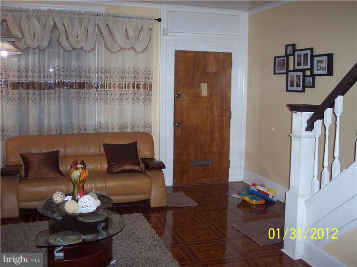 1345 East Rittenhouse Street Philadelphia, PA 19138 - Photo 3 of 12 Living Room