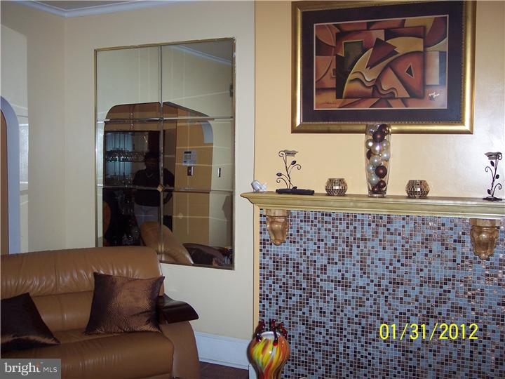 1345 East Rittenhouse Street Philadelphia, PA 19138 - Photo 4 of 12 Living Room