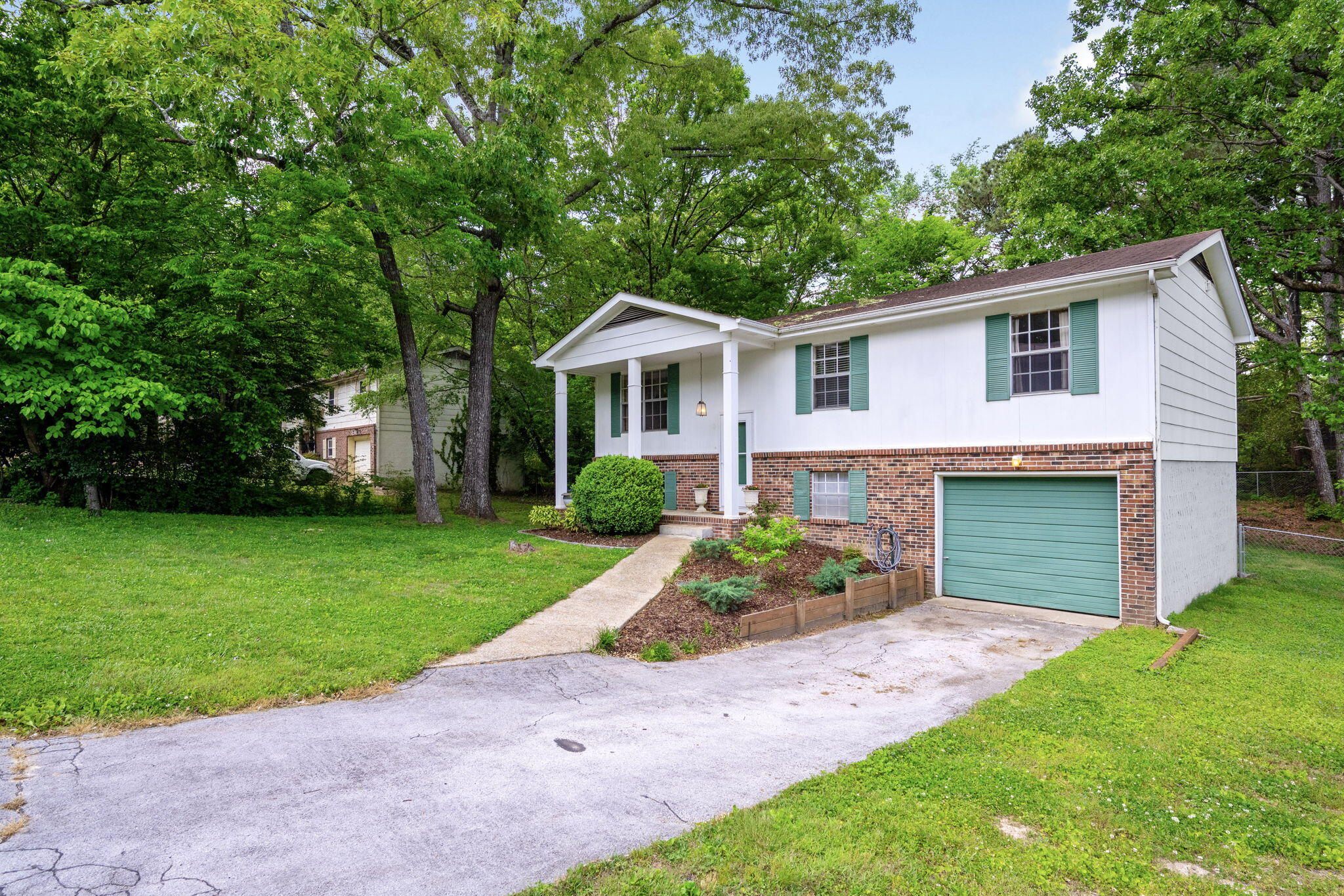 8326 Middle Road Ooltewah, TN 37363 - Photo 3 of 29 3-web-or-mls-DSC_8579-75