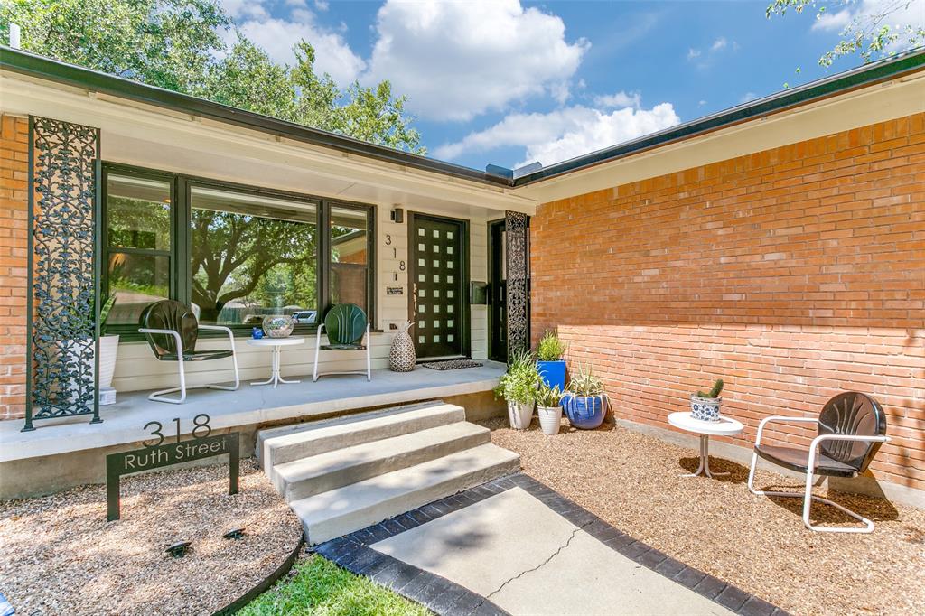 318 Ruth Street Grapevine, TX 76051 - Photo 3 of 30