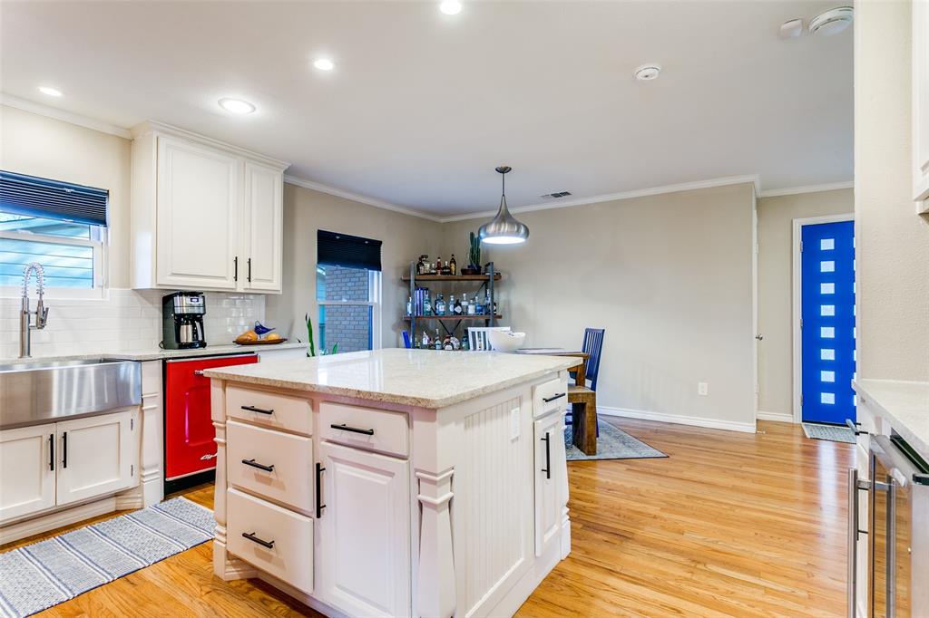 318 Ruth Street Grapevine, TX 76051 - Photo 7 of 30