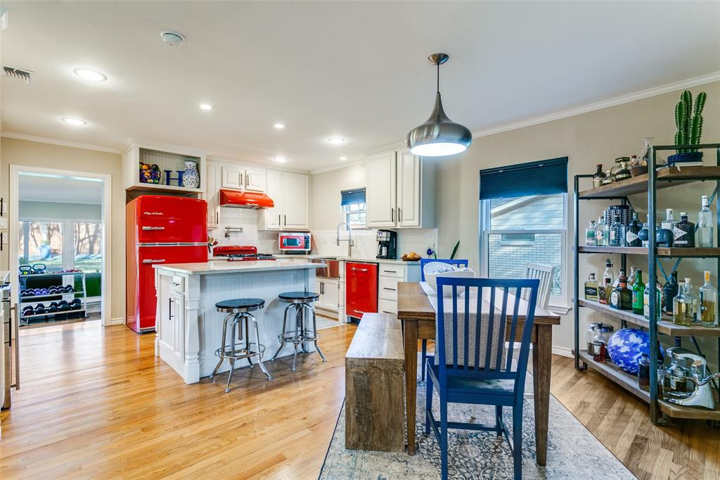 318 Ruth Street Grapevine, TX 76051 - Photo 8 of 30