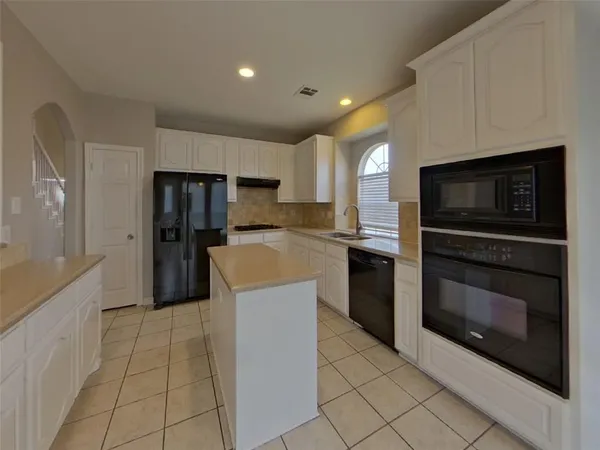$2,969 | 1533 Mill Creek Drive, DeSoto, TX 75115