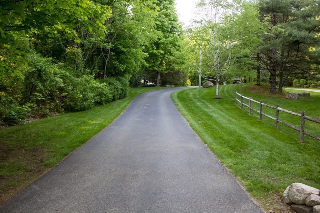 55 S Road Holden, MA 01520 - Photo 3 of 29