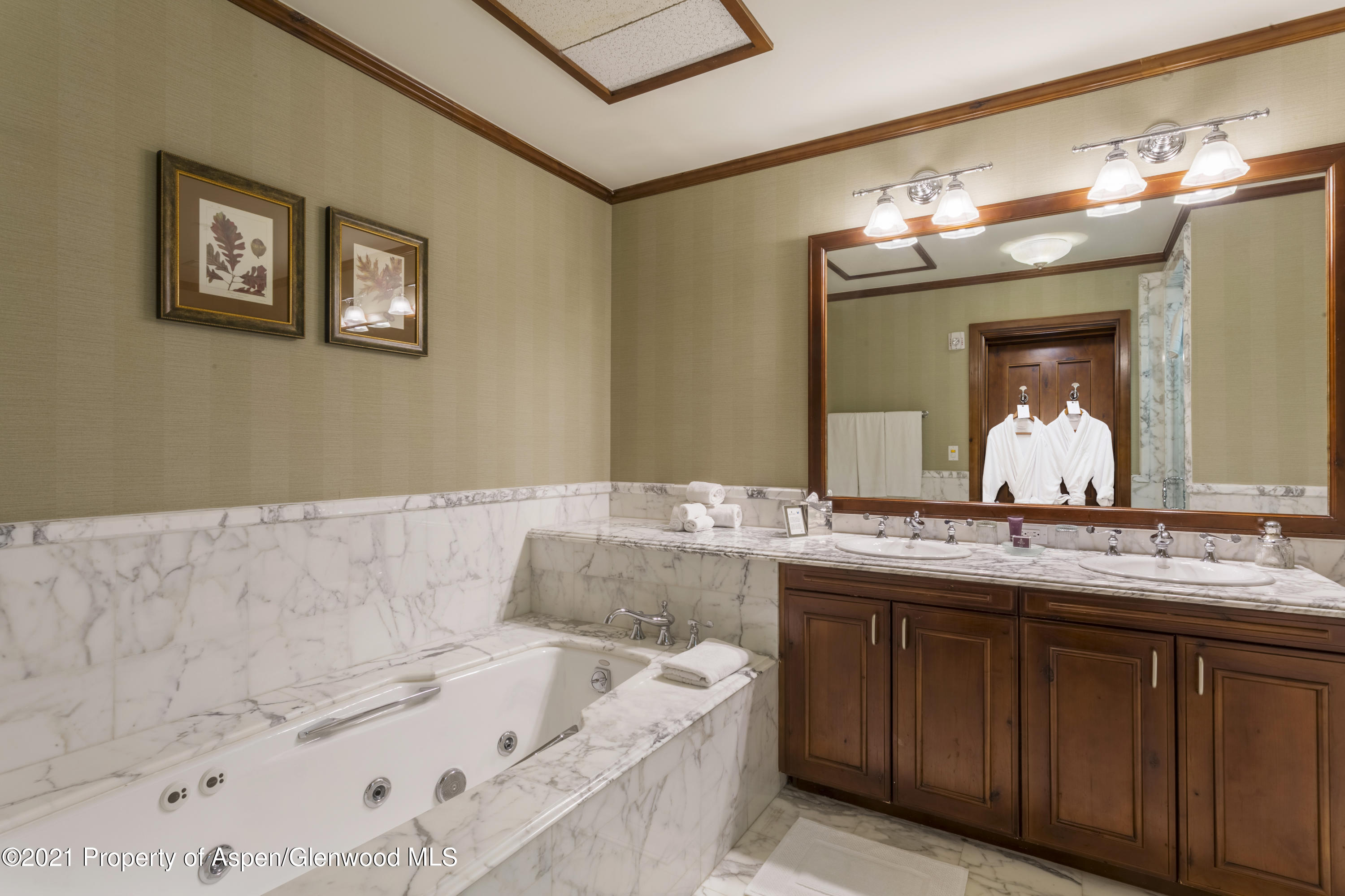 197 Prospector Road, Unit 2412 SUMMER INTEREST #10 Aspen, CO 81611 - Photo 15 of 25 Shot8
