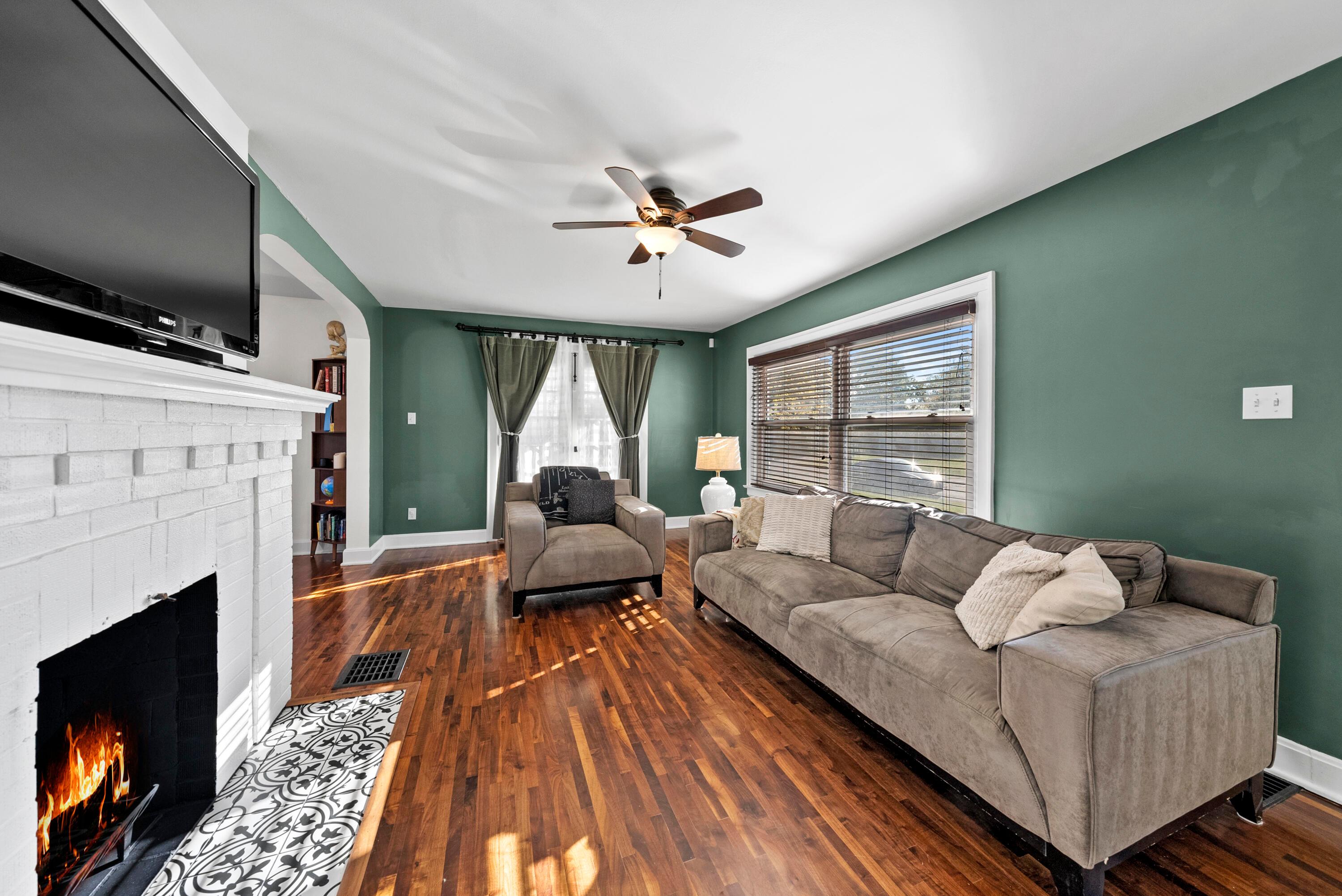 1040 Bernhard Road Columbus, OH 43227 - Photo 4 of 25 DSC06010