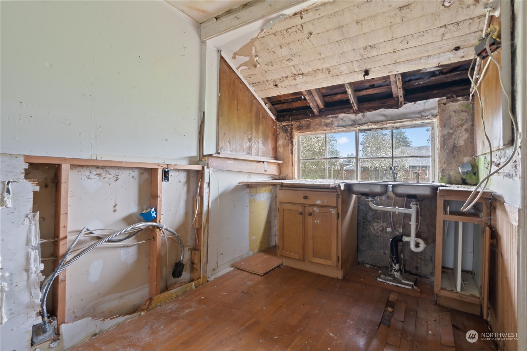 322 4th Street Roy, WA 98580 - Photo 21 of 29 a view of a storage & utility room with washer and dryer