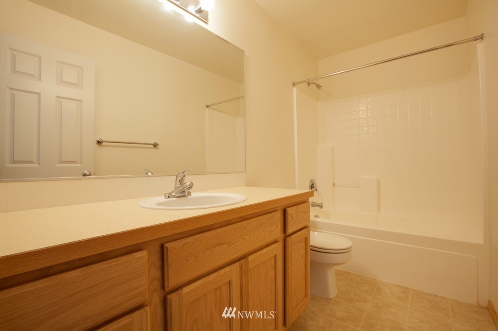 571 Vashon Place Northeast Renton, WA 98059 - Photo 9 of 11 Gallery Image 9