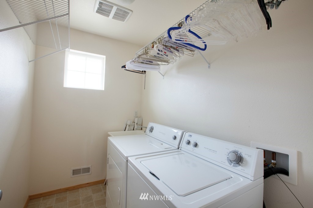 571 Vashon Place Northeast Renton, WA 98059 - Photo 10 of 11 Gallery Image 10