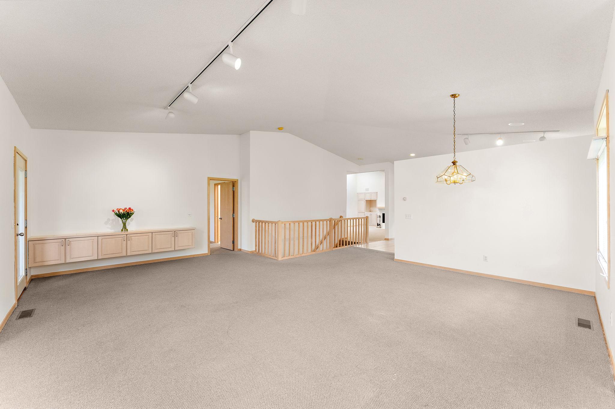 8914 Hilloway Road Eden Prairie, MN 55347 - Photo 10 of 45