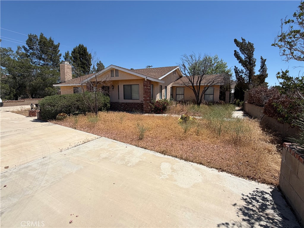 15976 Acoma Road Apple Valley, CA 92307 - Photo 1 of 11