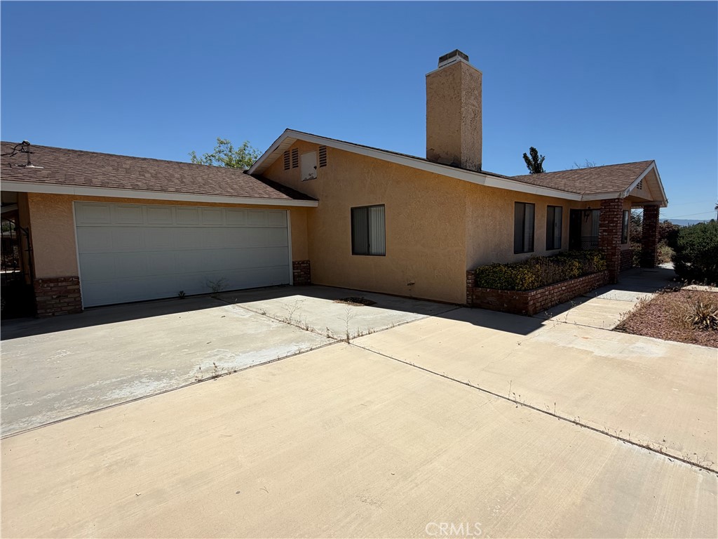 15976 Acoma Road Apple Valley, CA 92307 - Photo 2 of 11