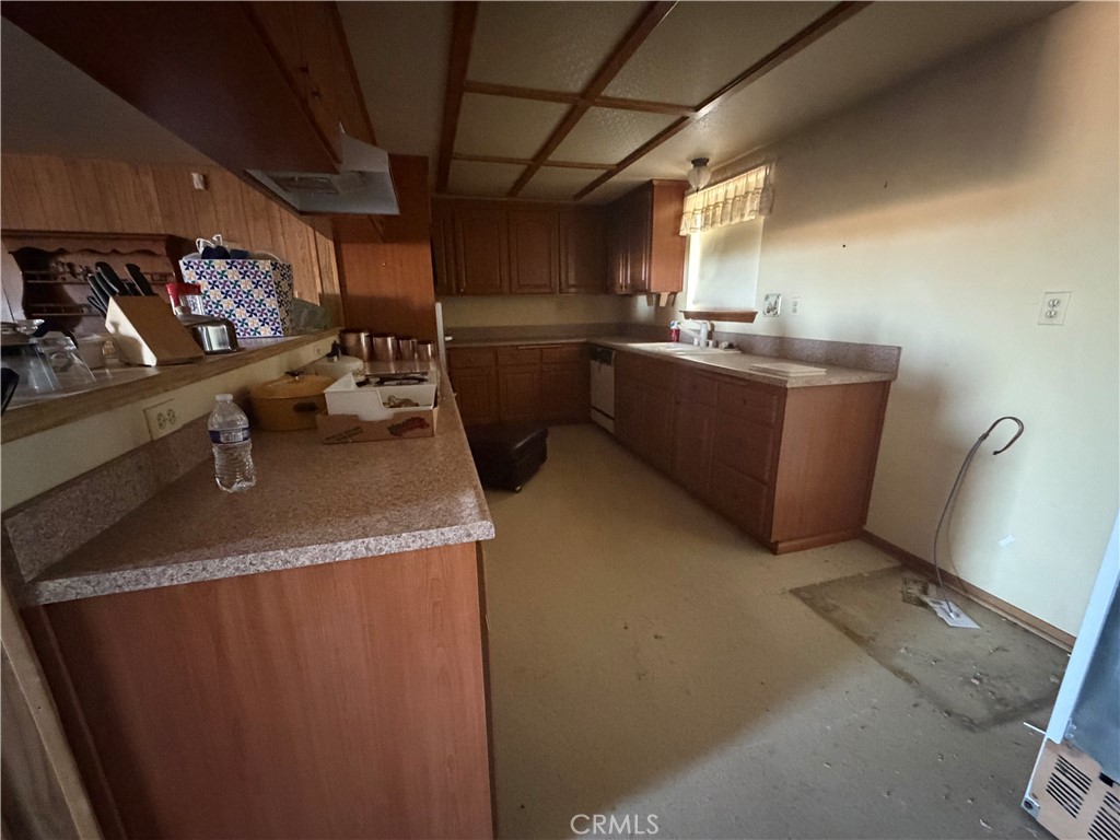 15976 Acoma Road Apple Valley, CA 92307 - Photo 5 of 11