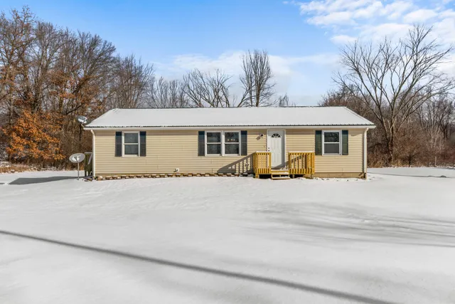 $209,900 | 2340 East Mosherville Road, Jonesville, MI 49250