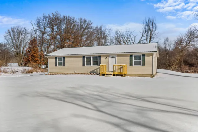 $209,900 | 2340 East Mosherville Road, Jonesville, MI 49250