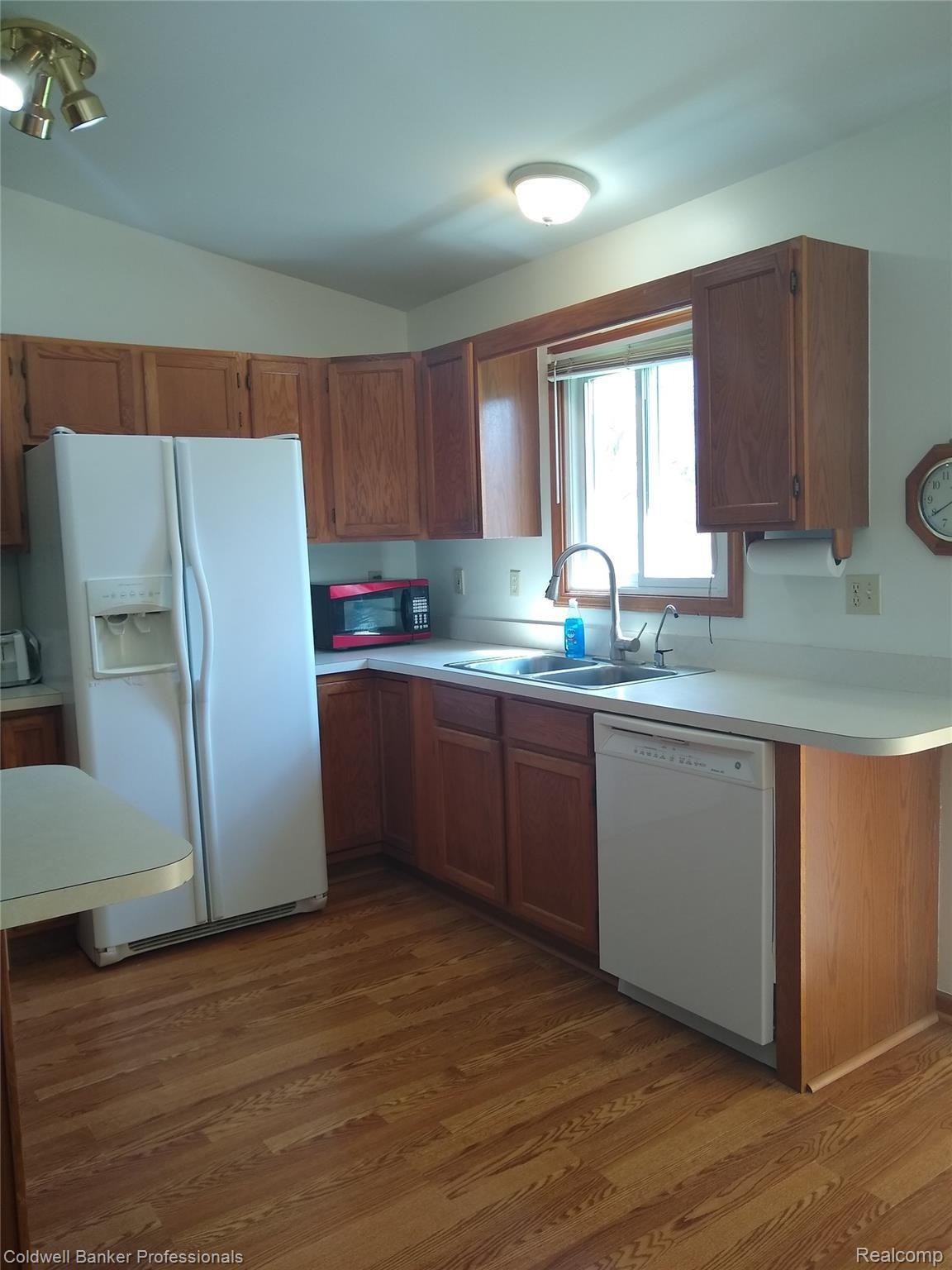 1926 North Branch Road North Branch, MI 48461 - Photo 9 of 27 Kitchen2.jpg