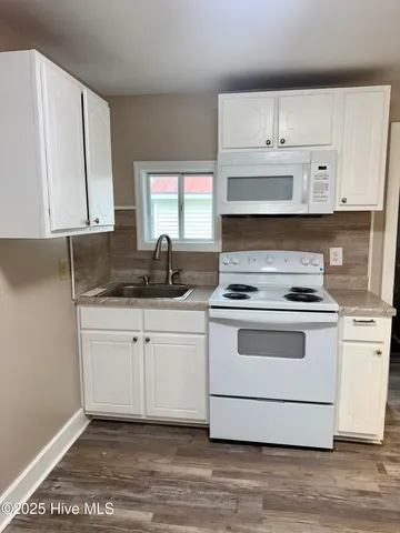 $1,225 | 728 West Street, New Bern, NC 28560