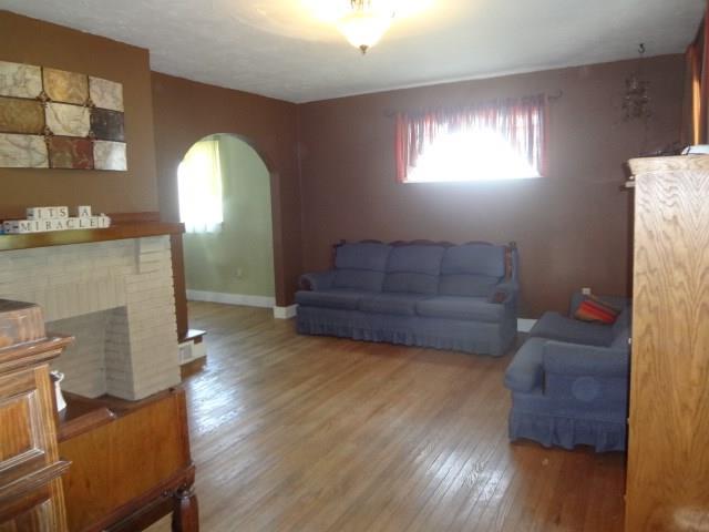 1819 Devonshire Road Coraopolis, PA 15108 - Photo 3 of 25 Living Room