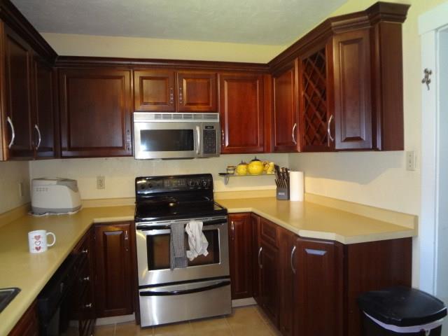 1819 Devonshire Road Coraopolis, PA 15108 - Photo 5 of 25 Kitchen