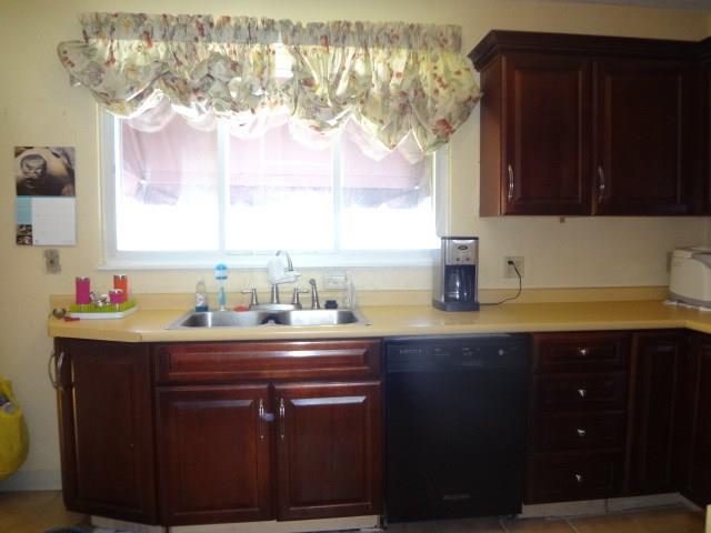 1819 Devonshire Road Coraopolis, PA 15108 - Photo 6 of 25 Kitchen