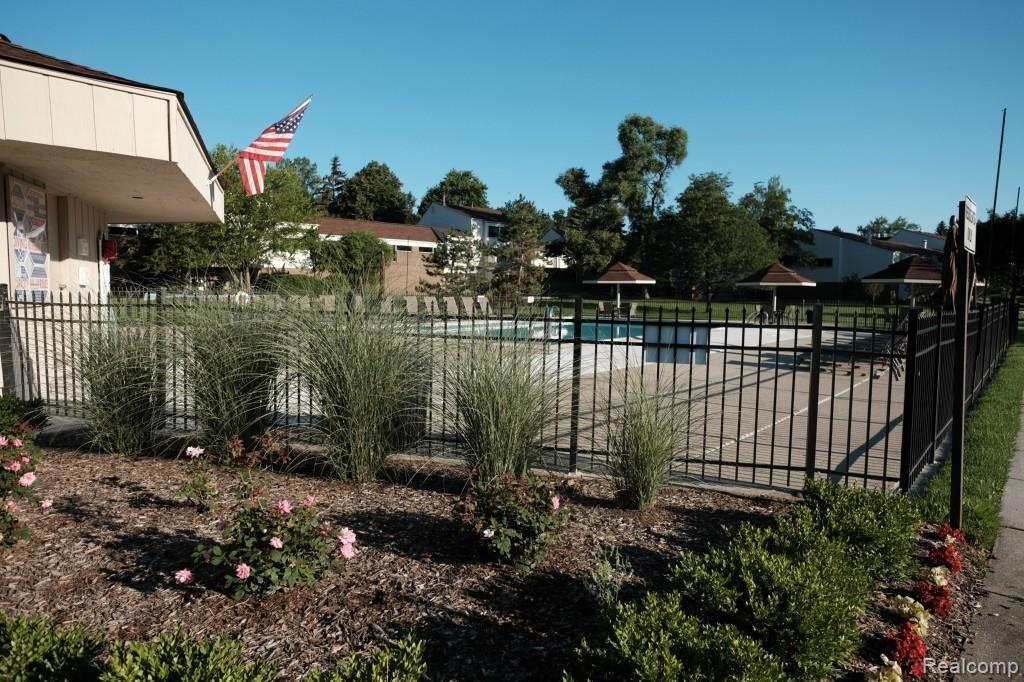 5423 Simpson Lake Road West Bloomfield, MI 48323 - Photo 23 of 27 023_5423SimpsonLakeWB.jpg